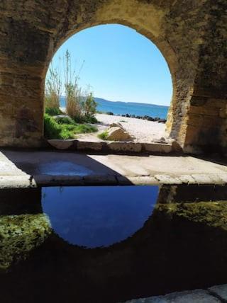 Au Pied Du Baou Apartment Saint-Chamas Luaran gambar